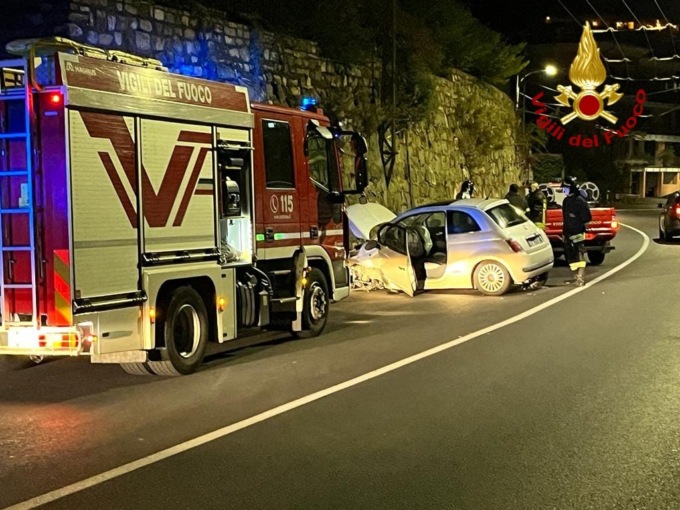 Schianto in auto, donna al Santa Corona
