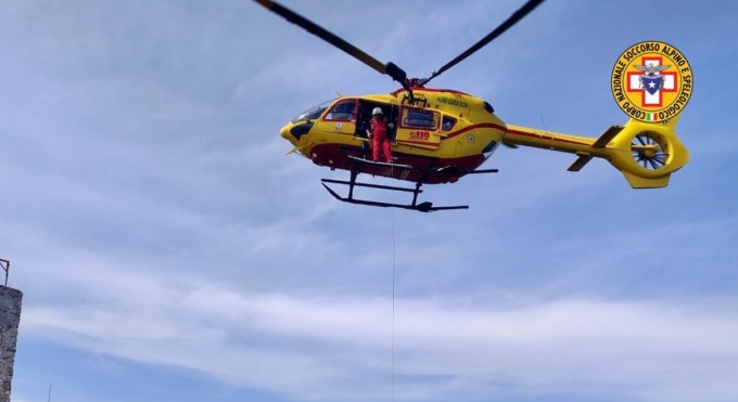 Donna caduta in bici a San Bartolomeo al mare, allertato l’elicottero