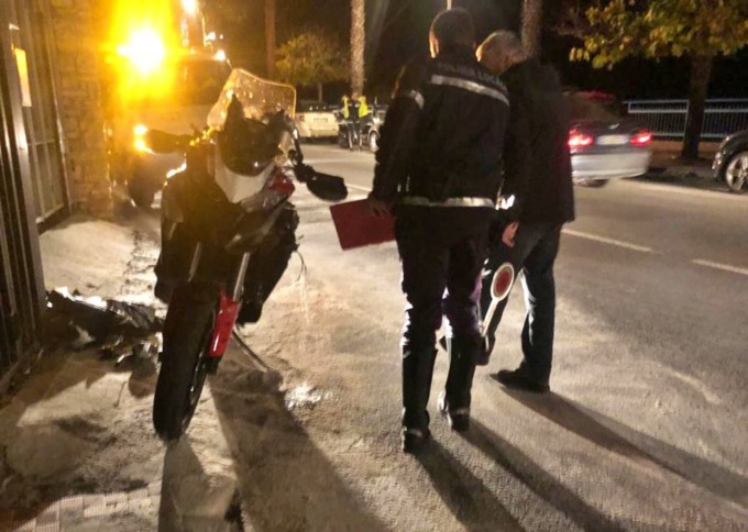 Motociclista grave dopo lo scontro con un’auto in corso Garibaldi a Imperia