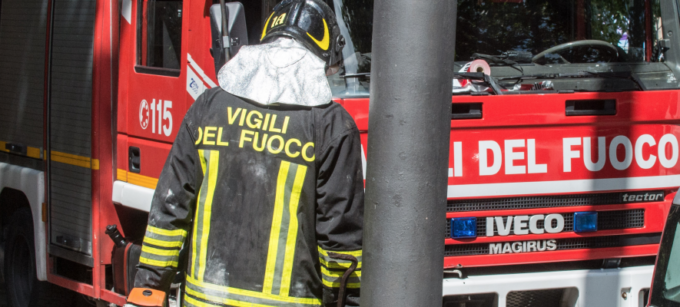 Brucia una villetta, Vigili del Fuoco sul posto