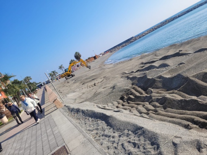Mareggiata: iniziati i lavori nelle spiagge