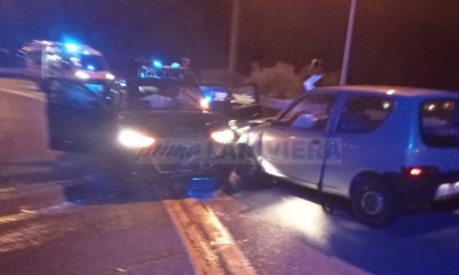 Scontro tra due auto nella notte a Ventimiglia, bilancio è di 4 feriti