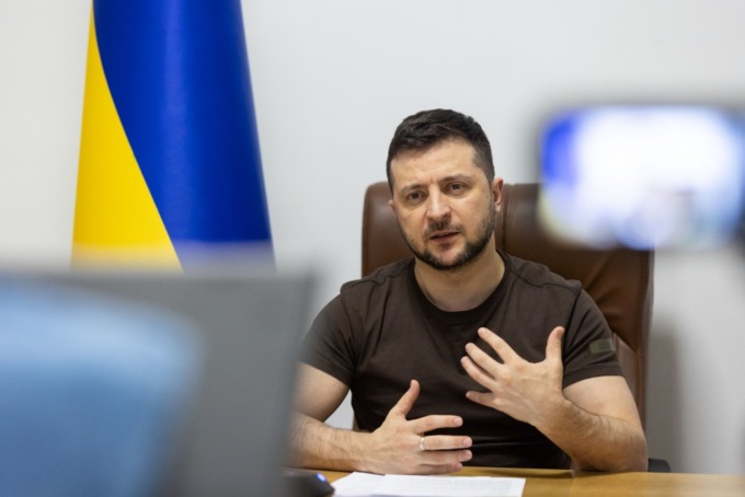 A Sanremo manifestazione contro Zelensky per la finalissima del Festival