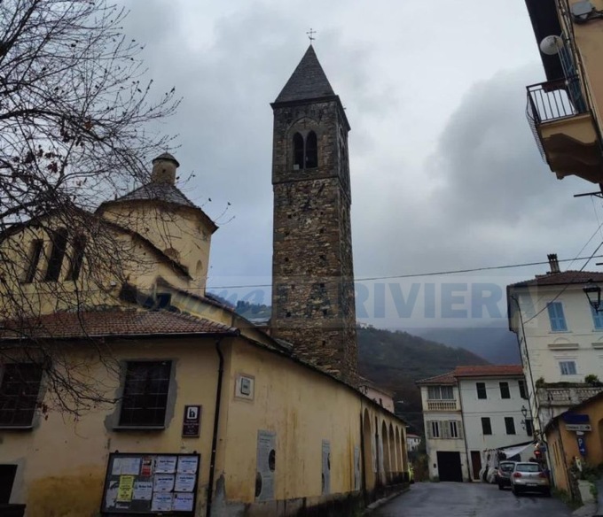 Si staccano i perni della campana: sfiorata la tragedia a Prelà
