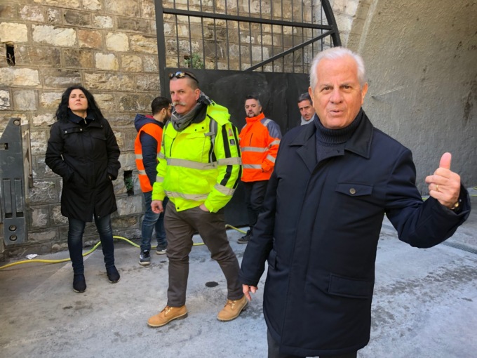 Sinistra attacca Scajola su ONG “Er tassinaro”