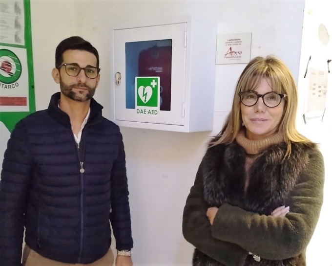 Giovanna Ardoino dona un defibrillatore alla Palestra comunale