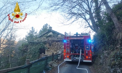 Incendio di una canna fumaria nell'entroterra di Imperia