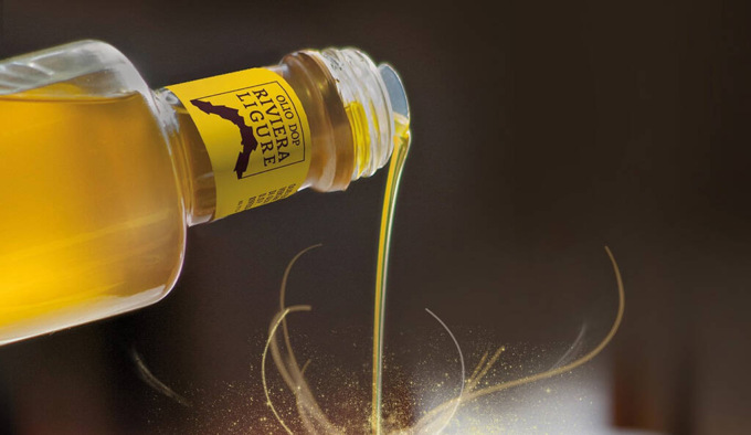 Dal ramo alla tavola: come nasce una bottiglia di olio