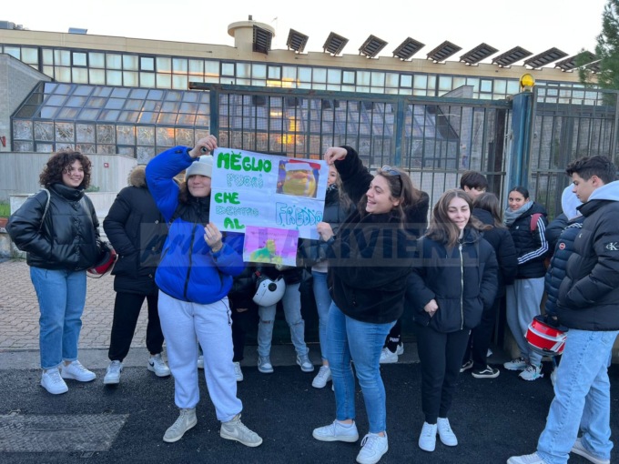 “La aule sono ghiacciate”: scioperano gli studenti del Montale di Bordighera