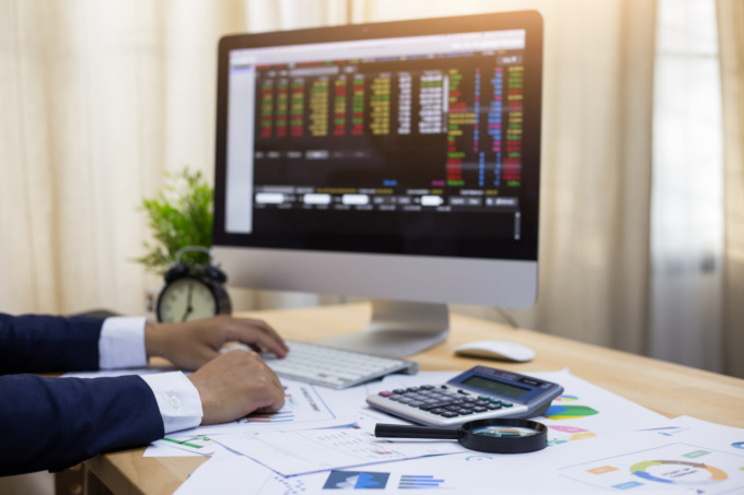 Mercati finanziari: occhi puntati su cambio euro dollaro, oro e fondi esg