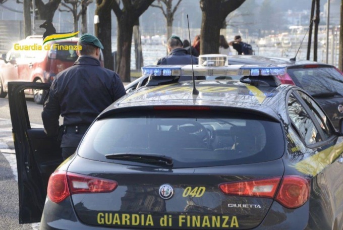 La guardia di finanza sequestra marchi contraffatti nei mercati della provincia di Imperia