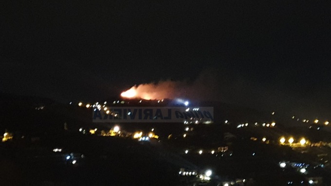 Incendio boschivo nella notte sulle alture di Sanremo