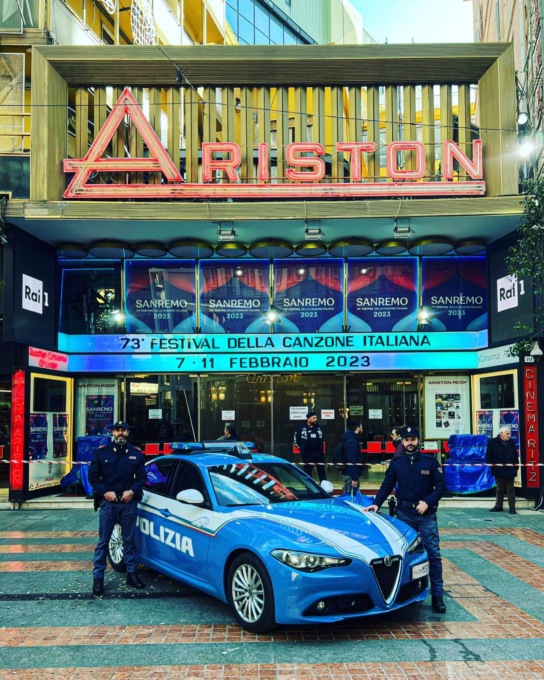 Allerta anarchici: controlli rafforzati all’ingresso al teatro Ariston