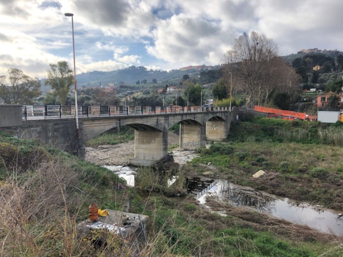 Al via la demolizione del ponte di Piani di Imperia