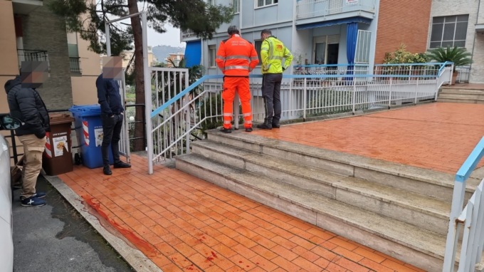 Giallo al Solaro alloggio devastato e sangue ovunque