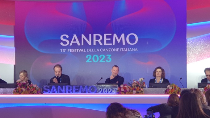 Serata finale: Depeche Mode, Paoli, Vanoni e il messaggio di Zelensky