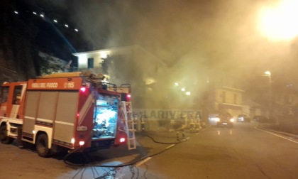Bruciano alcuni cassonetti in via Duca degli Abruzzi a Sanremo