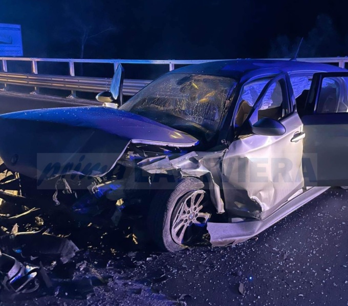 Schianto sulla statale 20 a Olivetta San Michele: Bmw distrutta e due feriti