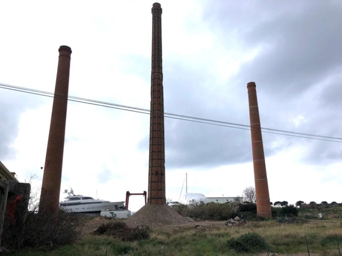 Marcia contro l’abbattimento della ciminiera “centrale”