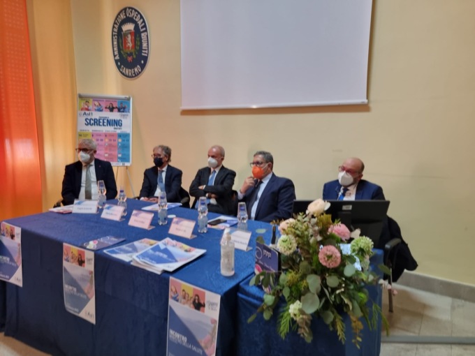 Carenza di medici e infermieri, Toti: “Infermieri laureati di supporto ai dottori”