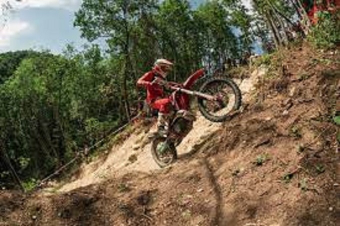 Mondiali Enduro “Una disabile costretta a lasciare la sua casa”
