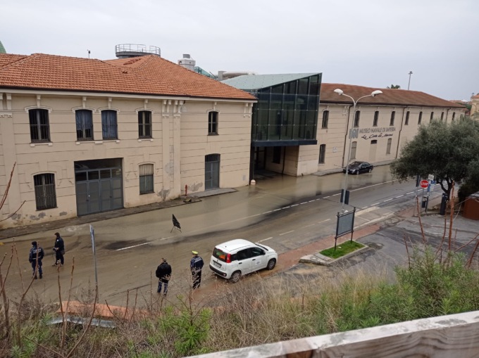Niente acqua a Oneglia e Golfo, tubo rotto all’altezza del museo Navale