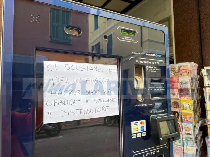 Attacco hacker degli anarchici: sigarette vendute a 10 centesimi il pacchetto. Video