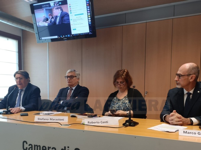Foto porno e video in russo: attacco hacker al seminario sui beni confiscati alle mafie