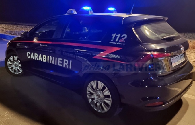 Lascia la borsa sul carrello della spesa, derubata una donna a Vallecrosia