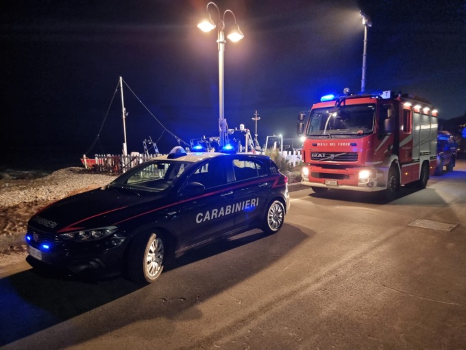 Avvistata una “sagoma” in mare