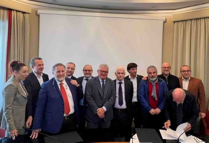 La firma del nuovo patto per il lavoro nel turismo 2023