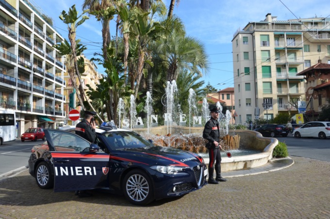 Pedinato per alcune ore viene “beccato” con eroina e hashish
