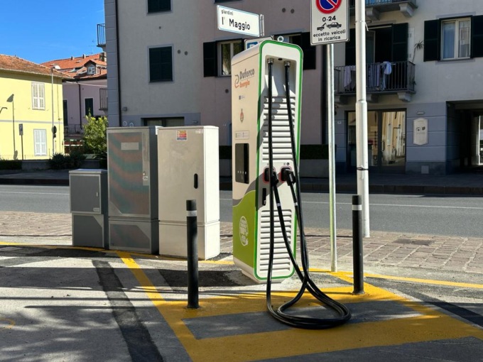 Attive le colonnine elettriche di San Bartolomeo al Mare