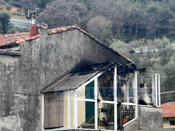 Barbecue e caldaia in fiamme: 11 persone in ospedale per accertamenti