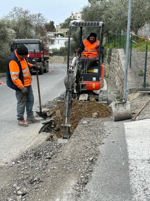 Lavori sulla rete idrica, strada chiusa a Diano Marina