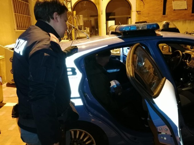 Accolltellamento fuori da una discoteca di Imperia, fermato un giovane