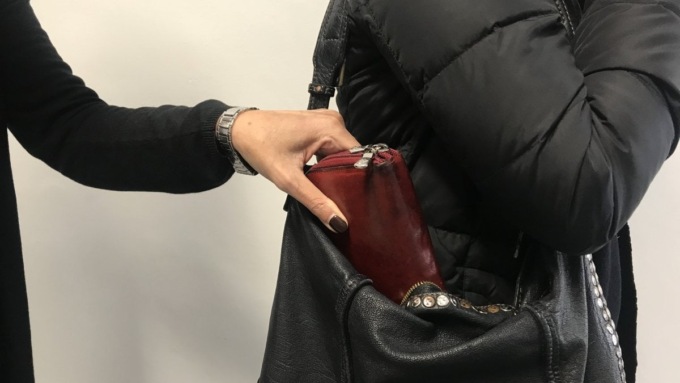 Borseggiatrice seriale arrestata dalla Polizia