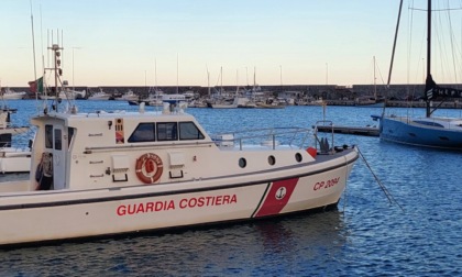 Soccorsa dalla Guardia Costiera una barca a vela in avaria con 5 persone a bordo