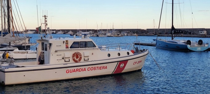 Soccorsa dalla Guardia Costiera una barca a vela in avaria con 5 persone a bordo