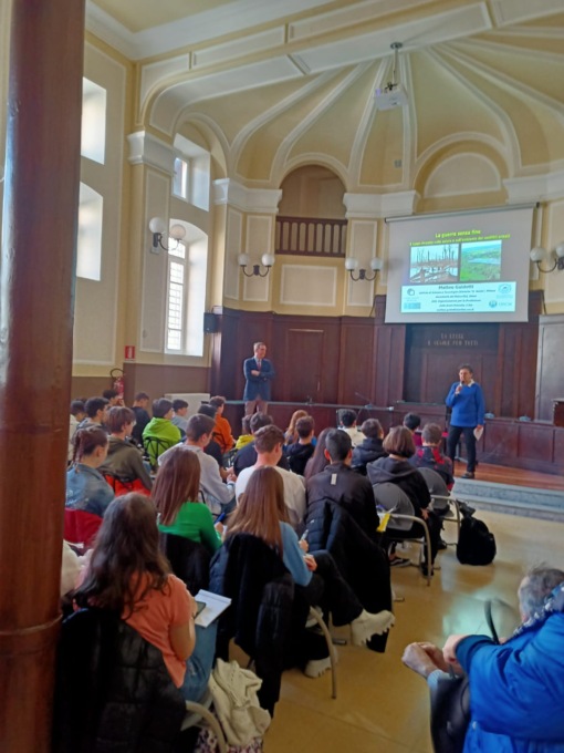 Il ricercatore Matteo Guidotti incontra gli studenti di chimica