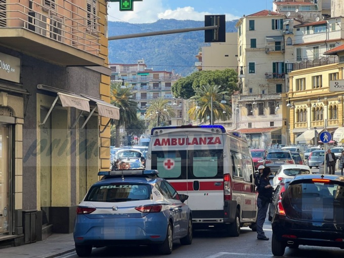 Investito da un’auto in via Feraldi a Sanremo