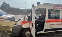 Ambulanza Croce Rossa con paziente a bordo si schianta contro muretto a Sanremo