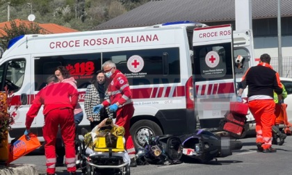 Quindicenne grave a una gamba dopo schianto in scooter a Camporosso