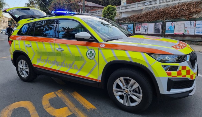 Ragazza ferita dopo frontale con un’auto