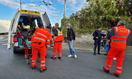 Schianto scooter auto in Corso Cavallotti. Ferita una ragazza