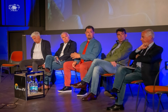Programmi e schermaglie nel confronto tra i candidati sindaco