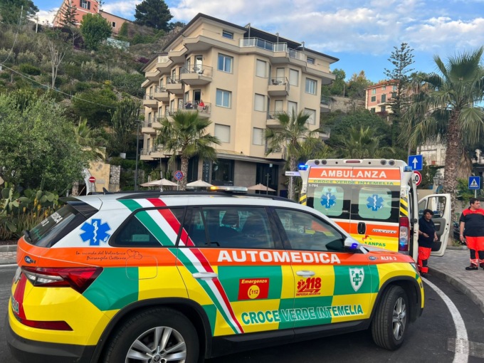 Donna di 32 anni trovata morta in una stanza di albergo