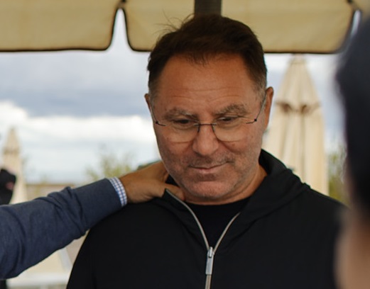 Domenico Surace su “cene stellate” e parenti ad Aromatica minaccia azioni legali