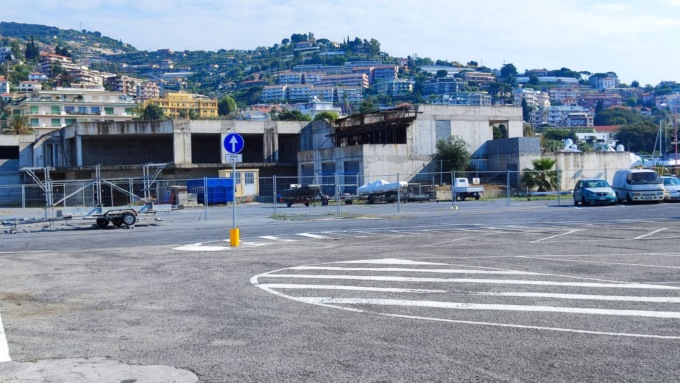 Demolizione ecomostro: prima picconata tra venti giorni