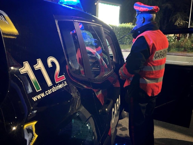 Bicchieri e coltelli contro le famiglie al ristorante: follia a Sanremo